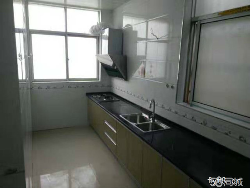 购物中心旁精装修3室,拎包入住,附近学校一中附小五小等